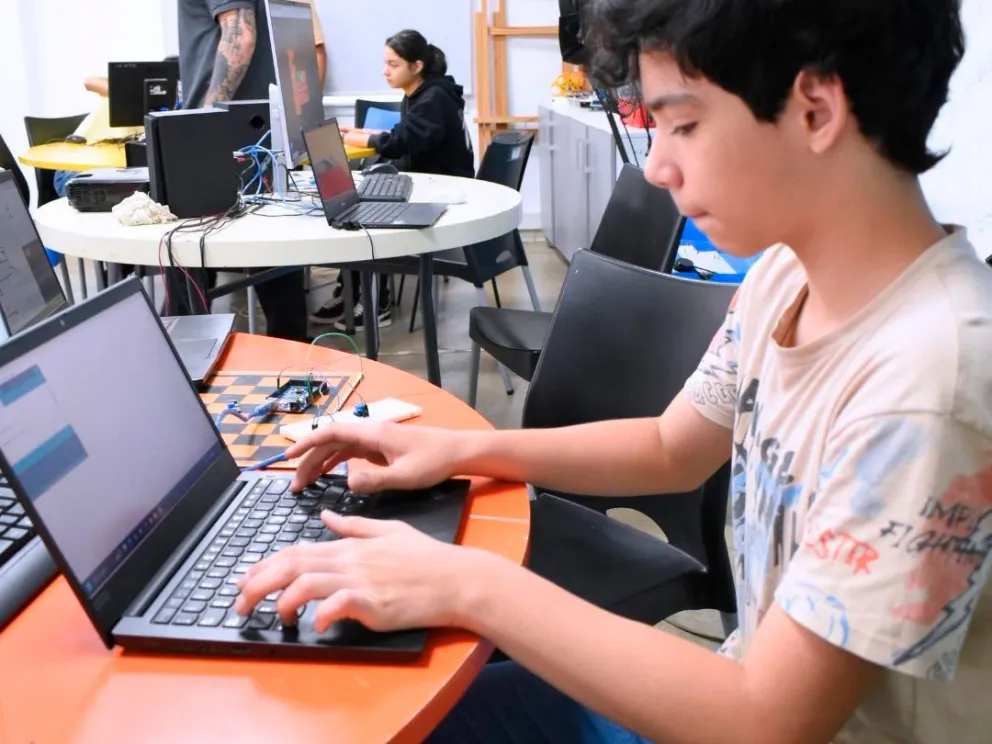 En la página web se pueden ver los trayectos y sus horarios. Foto: escuela de robótica
