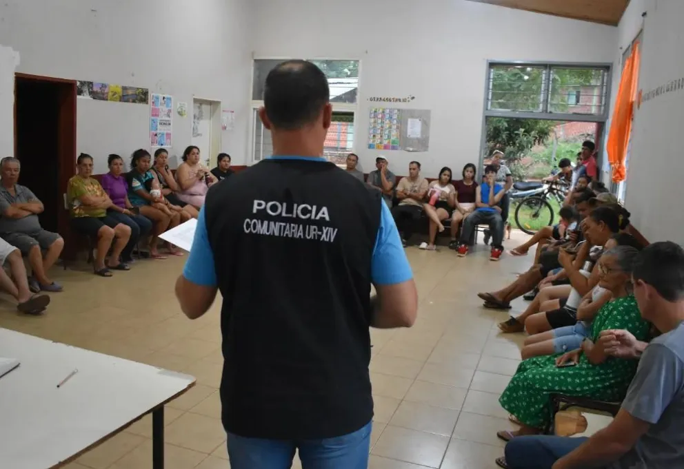 Vecinos de Santa Rosa y la Policía refuerzan acciones contra el consumo problemático y la inseguridad imagen-6