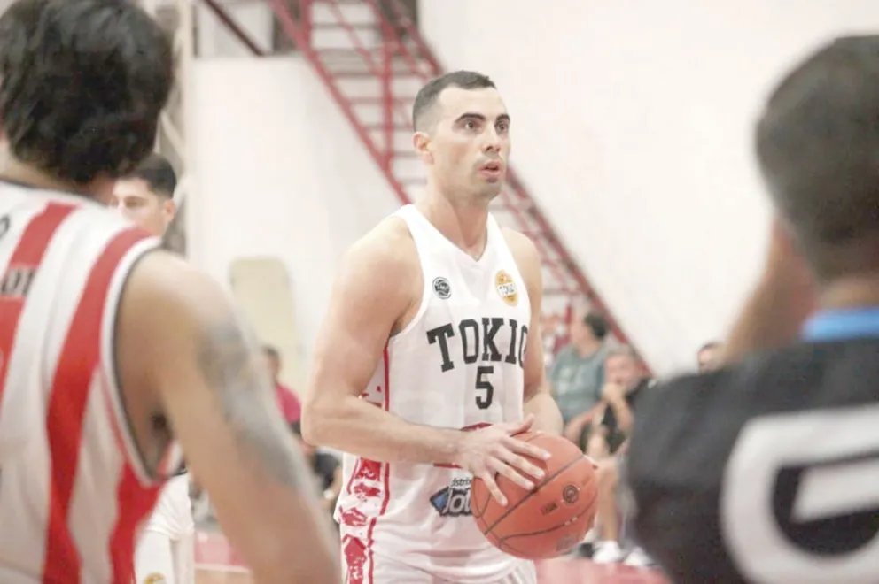 Daniel Tabbia, una de las cartas fuertes de Tokio, será clave en el duelo de invictos ante San Lorenzo en Monte Caseros.