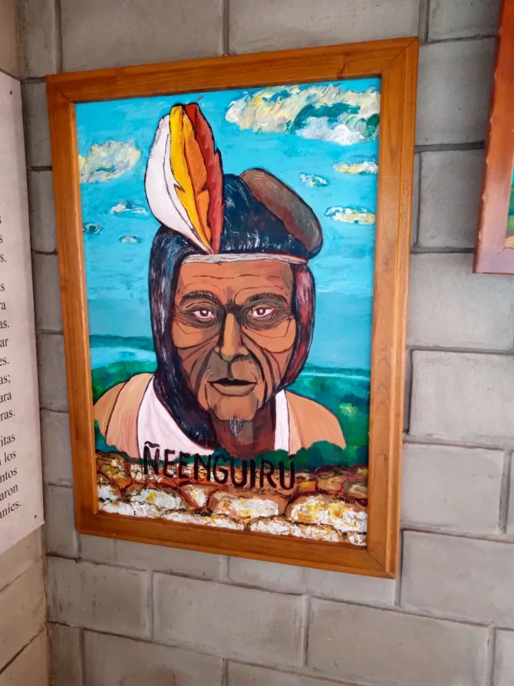 Pintura del cacique comandante  Ñeenguirú, en el Centro de Interpretación Cerro Mbororé. 