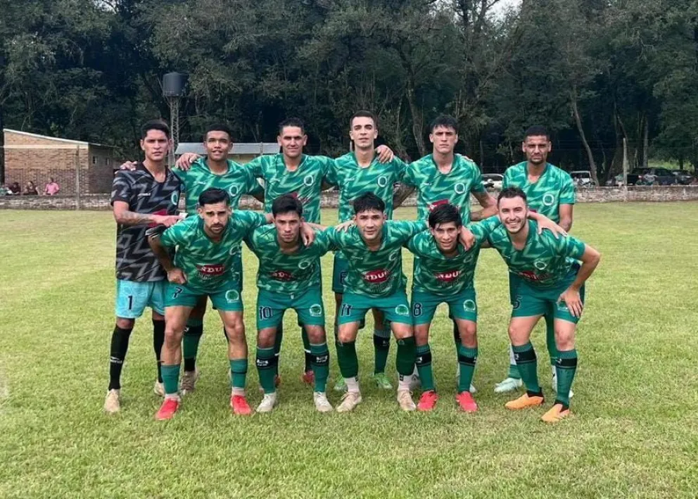 Club Timbó de Jardín América, en la tarde de ayer en la goleada 7 a 1 a Atlético Hipólito Yrigoyen. //Foto: Esteban González.