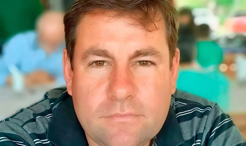 Peyer, tras competir en tres oportunidades, fue electo y asumió en diciembre de 2023 como intendente de Caraguatay.