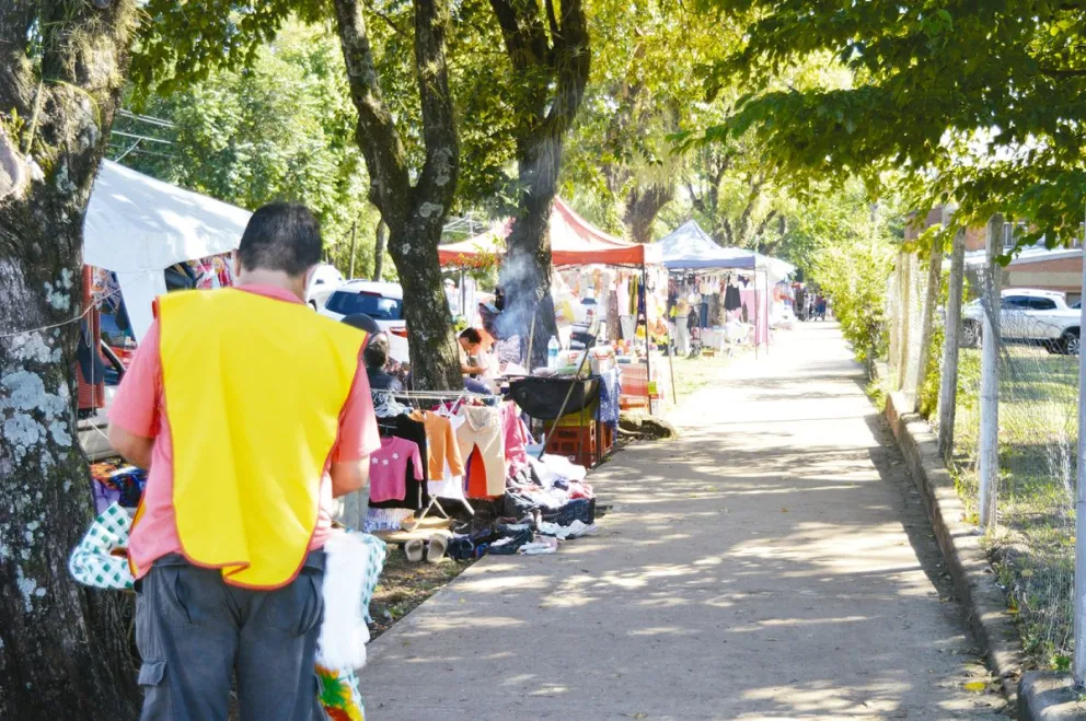 Para el rebusque se necesita comprar mercadería para volver a vender y allí aparecen los prestamistas. Foto: Julián Grondona