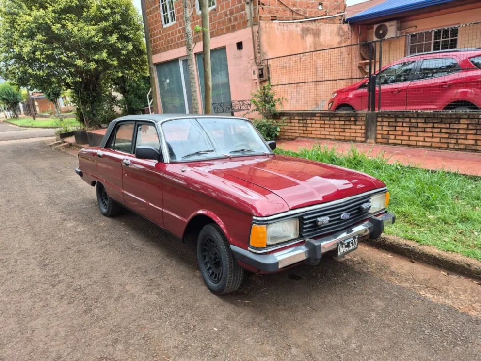 Ford Falcon 3.0 L sedán modelo 1988, premio principal del bono colaboración.