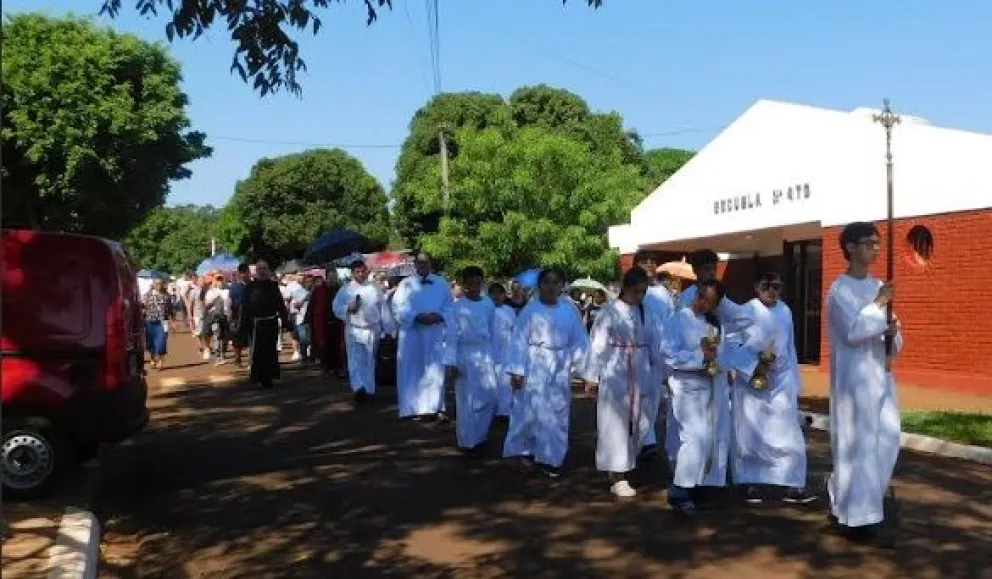 Puerto Libertad vivió un multitudinario Vía Crucis que recorrió los barrios de la localidad imagen-6