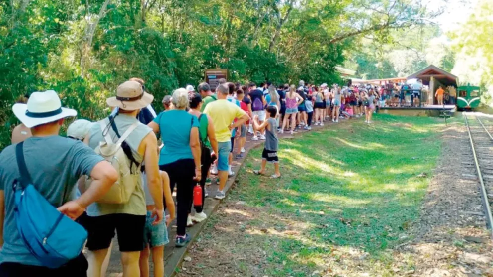 Al principio de la jornada de ayer largas filas se generaron en el parque. Foto: Norma Devechi