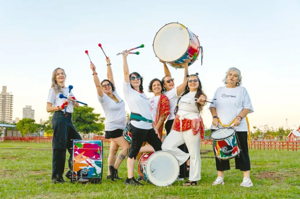 El grupo Paranaguá Percusión nació en la costa del Paraná, que nutre de fuerza y ritmo los tambores.  Foto: Agustina Vera 