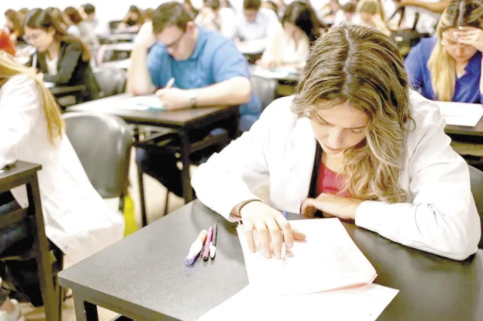 Del total, 108 cargos son médicos y 51 de otras disciplinas de salud. 