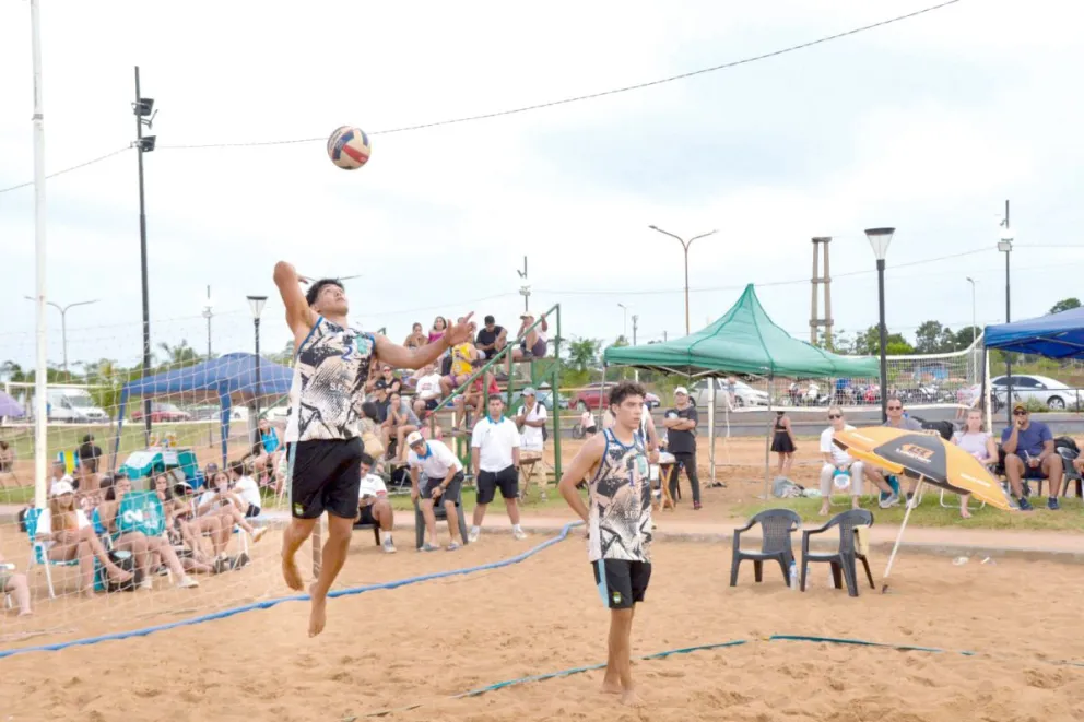 Detrás del título hay años de trabajo en la Escuela Municipal que funciona en la playa Costa Sur. 