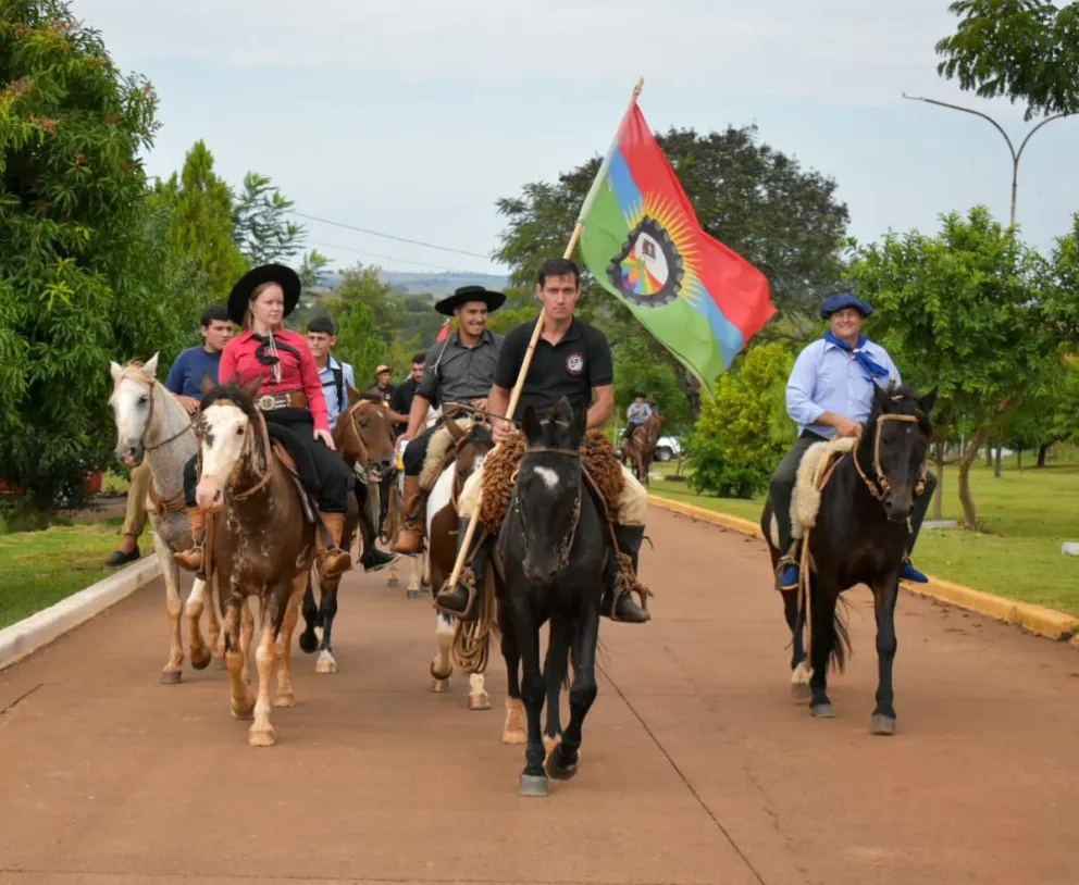 La cabalgata, símbolo de tradición y encuentro en el aniversario de Aurora.
