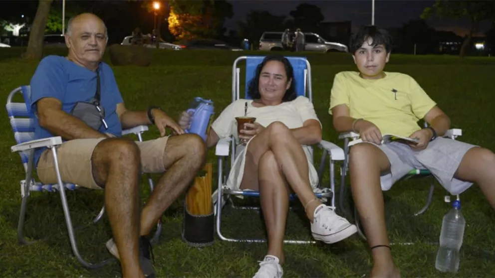 Vicente López, Silvia Balanda y Agustín López disfrutaron de una jornada espectacular al aire libre, con el infaltable ‘verde’ de por medio.