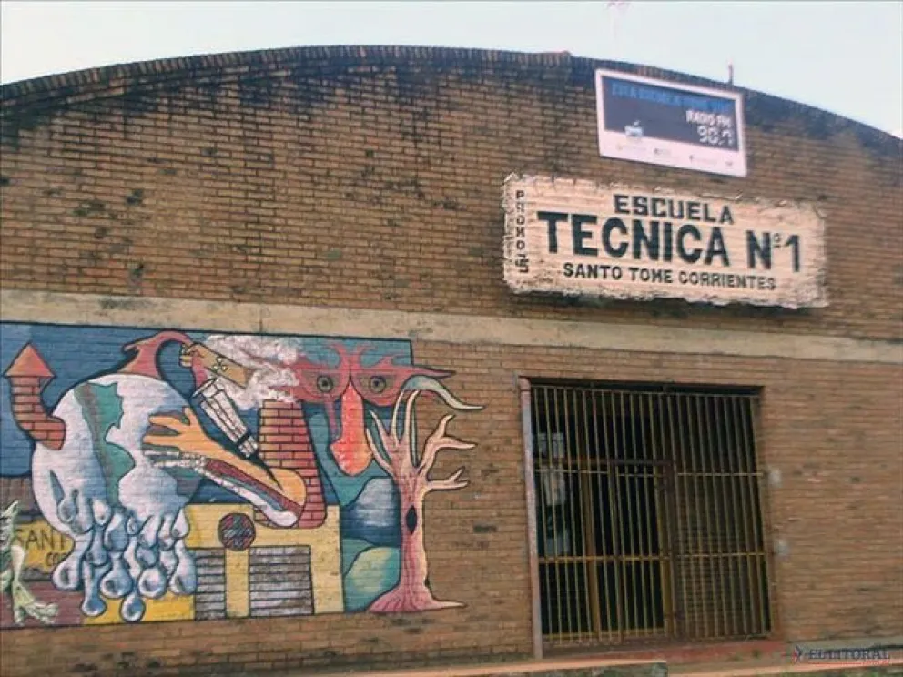 Una madre leyó mensajes y dio aviso inmediato a los directivos.  