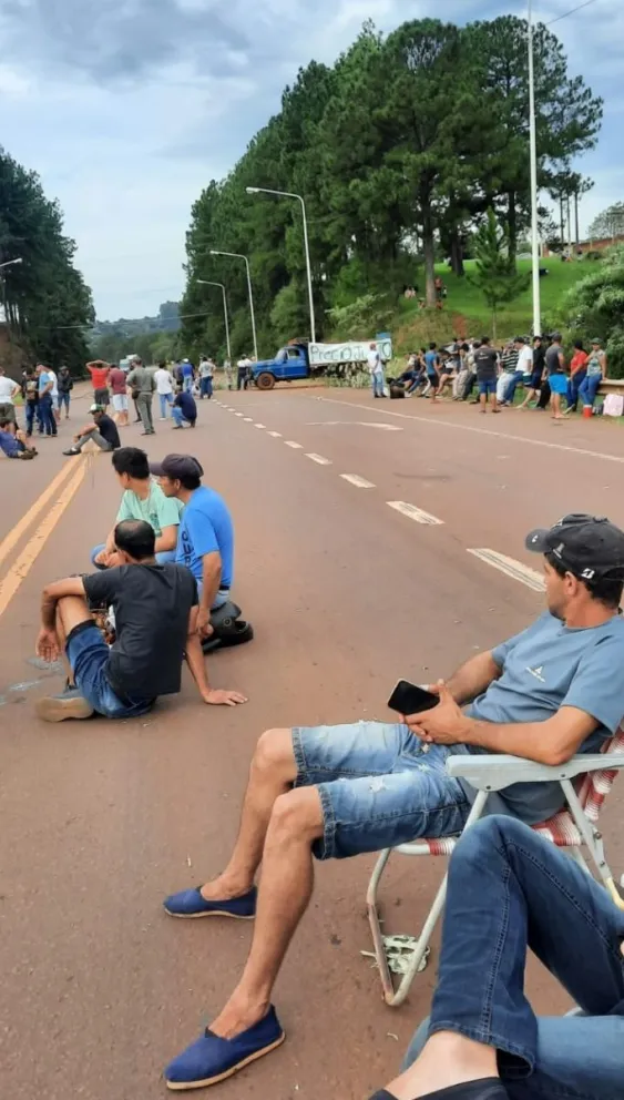 Los productores impiden solamente el paso de camiones con yerba mate.  