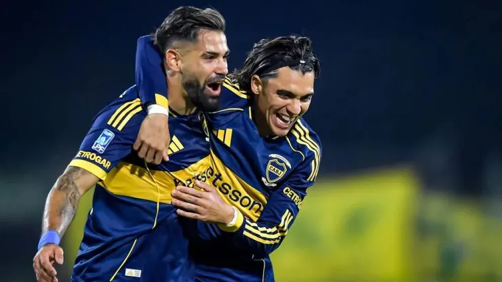 Milton Giménez celebra su gol junto al Changuito Zeballos. //Foto: Bolavip.