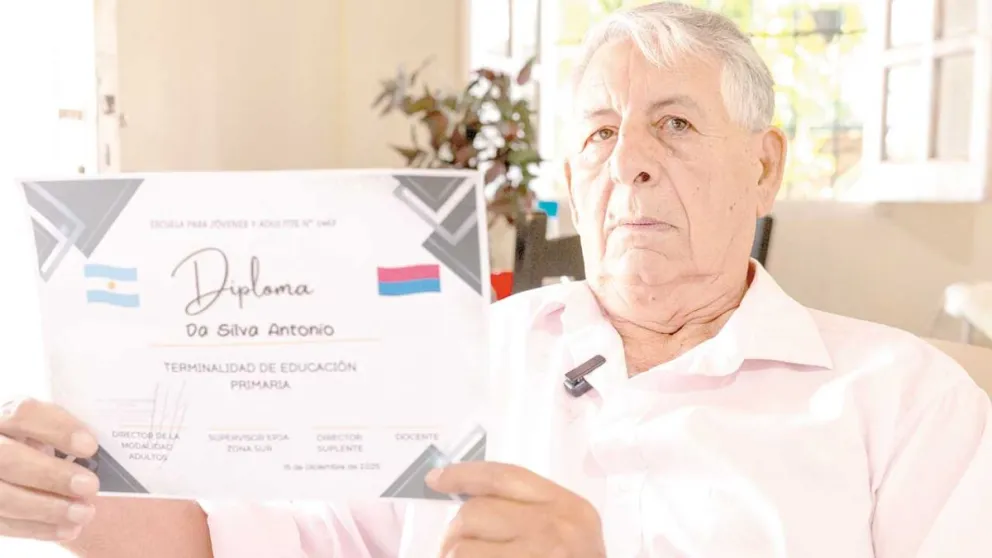 A los 80 años, Antonio terminó la primaria y pudo aprender a leer imagen-6