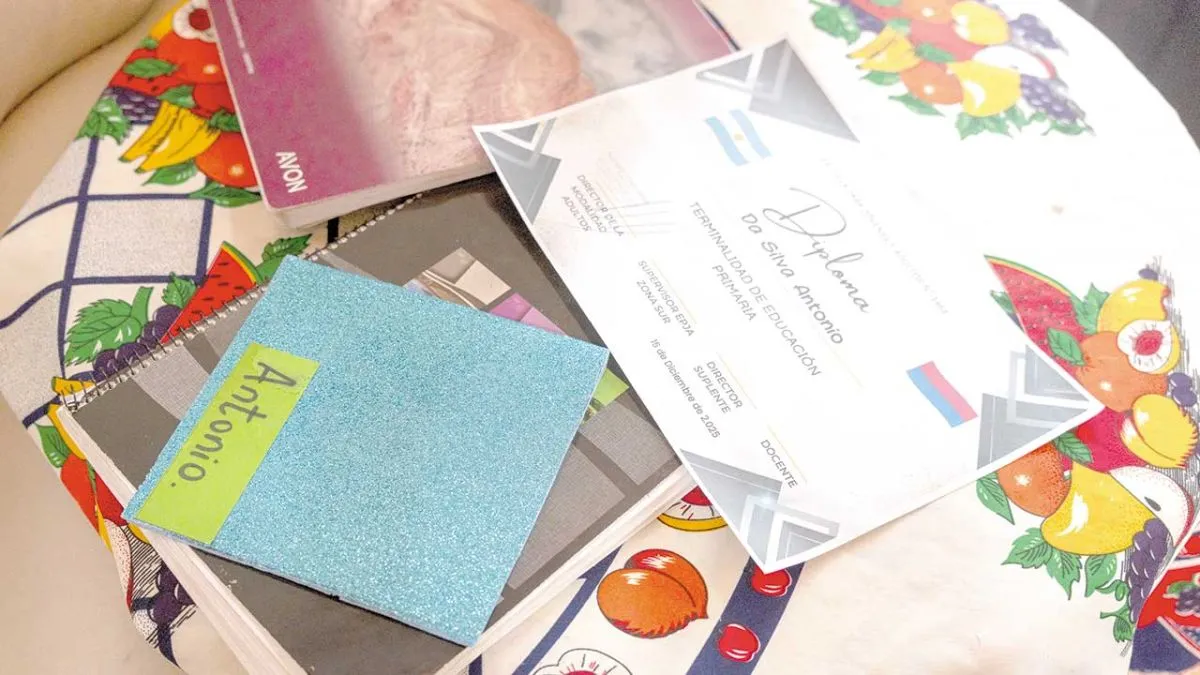 A los 80 años, Antonio terminó la primaria y pudo aprender a leer imagen-10