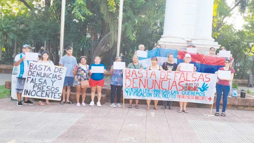 Referentes en Misiones del Frente de Mujeres Argentinas durante una jornada de visibilización de falsas denuncias. 