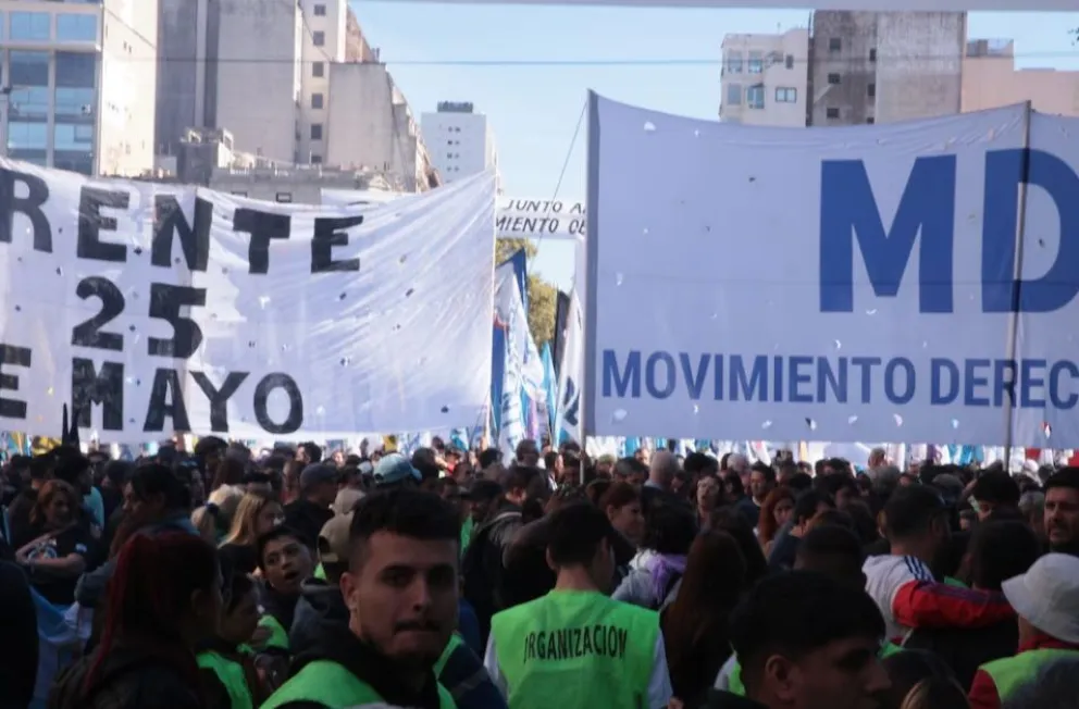 Manifestantes ya se encuentran en Plaza de Mayo. Foto: Infobae