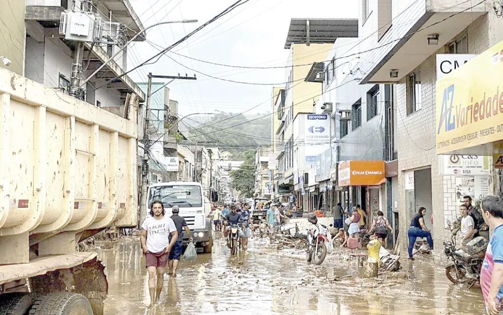 Las lluvias causaron importantes daños en las ciudades. 