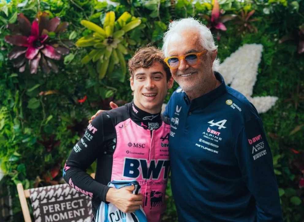 Colapinto junto a Briatore.