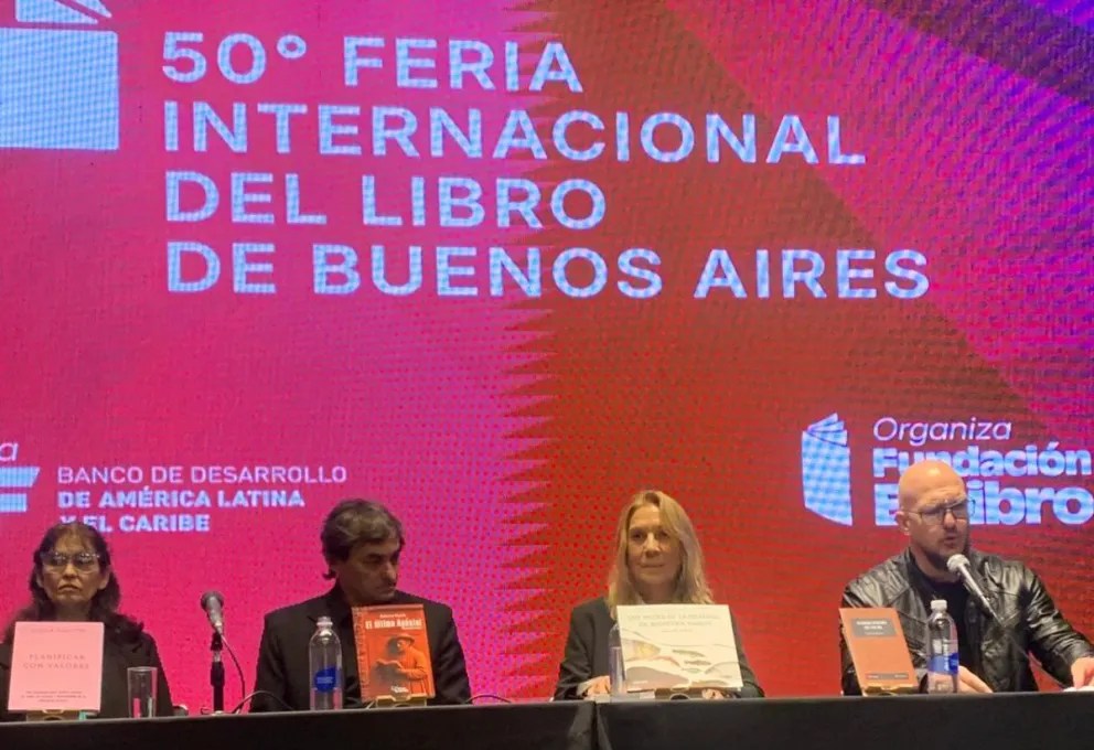 Los escritores misioneros se presentaron a sala llena en la Feria del Libro en Buenos Aires. Fotos: Daniela Cortes
