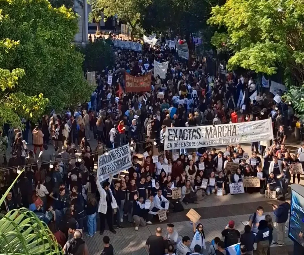 La marcha universitaria fue multitudinaria en Posadas. Fotos: Jorge Acosta