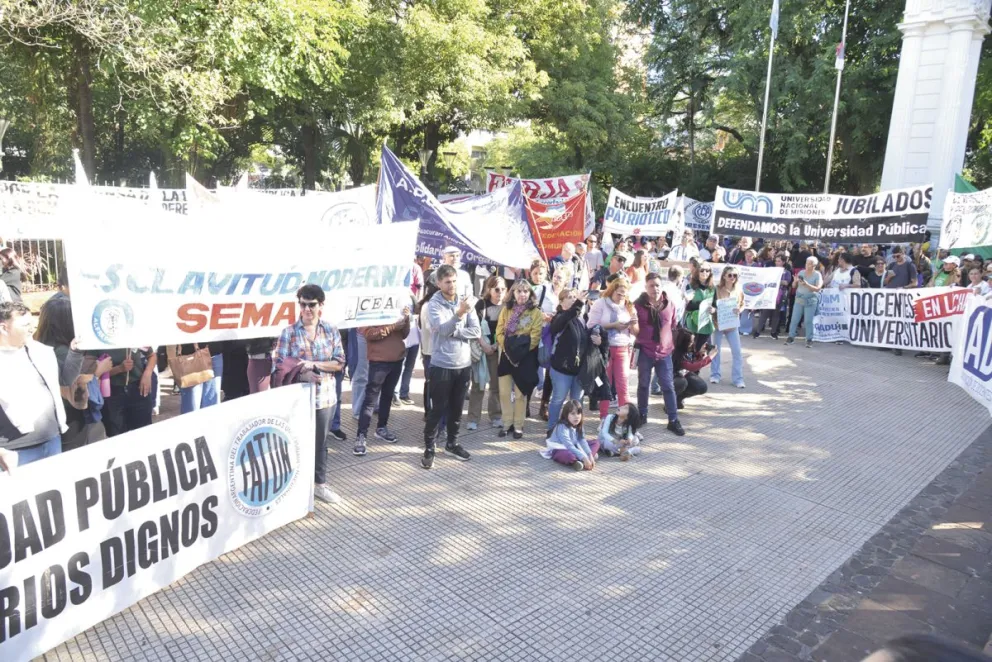 Masiva Marcha Federal en defensa de la educación pública en Misiones imagen-6