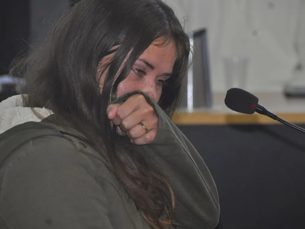 La joven reconstruyó ante los jueces los minutos previos y posteriores al homicidio de Nacha. //Foto: Cristian Valdez.