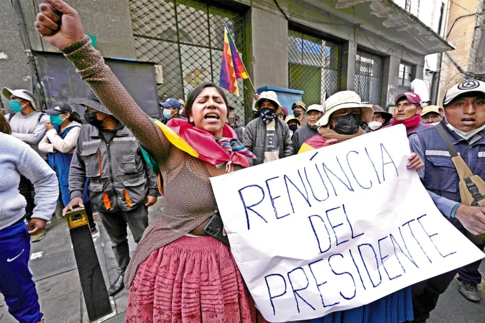 Sectores campesinos piden la renuncia de Rodrigo Paz.