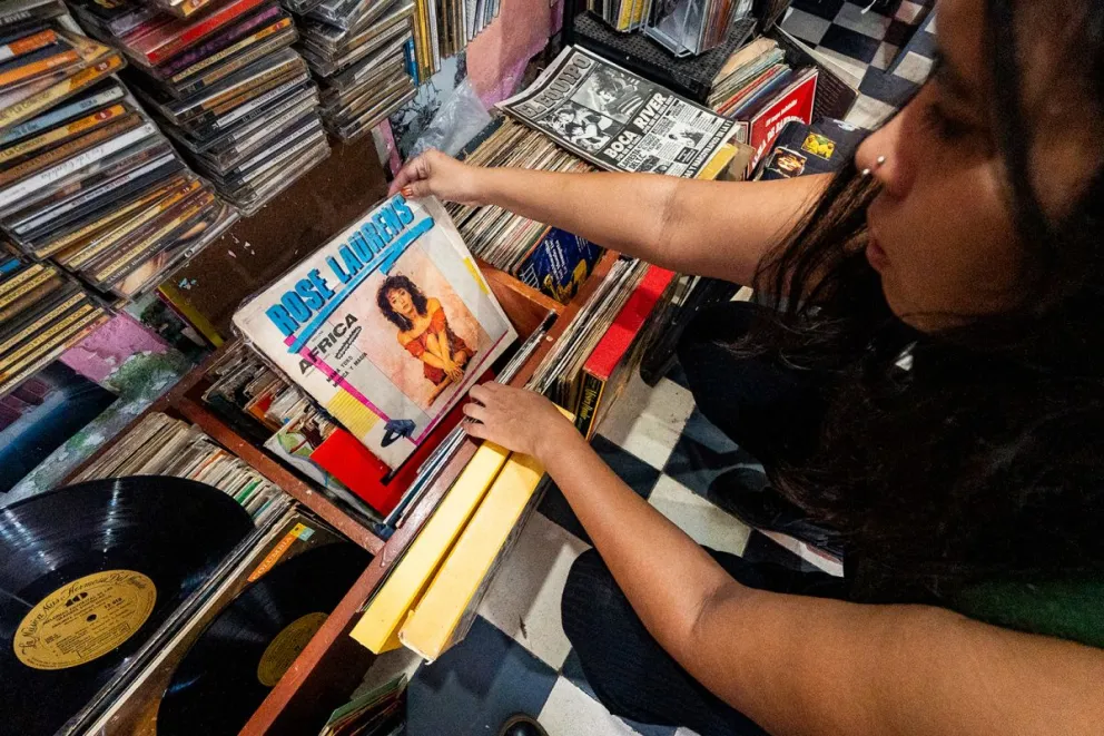 Como todo vuelve, lo que era antiguo pasó a ser nuevamente valorado. Sonidos, joyas y búsquedas que a veces tienen final feliz. 	Foto: Marcelo ROdríguez