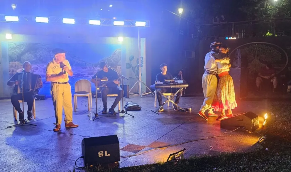 Jardín América celebra la Revolución de Mayo con danzas, música y feria de artesanos en la plaza Colón imagen-6