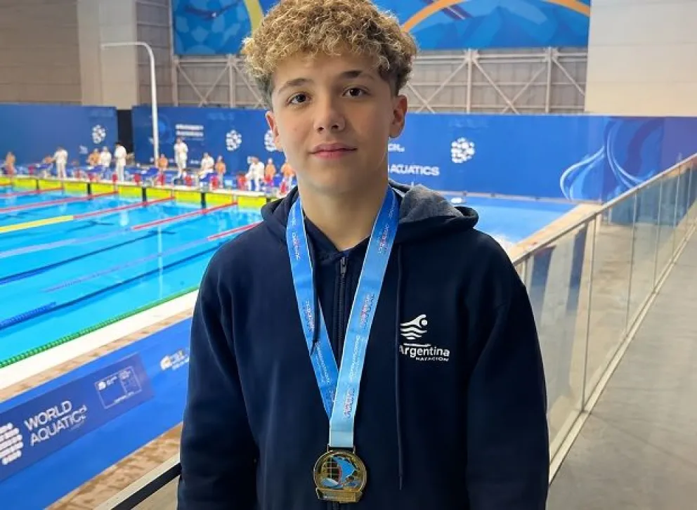 Thiago Laphitz, el nadador posadeño de 12 años del Capri , se consagró campeón en los 50 metros libres, y en la posta argentina, del Torneo Promesas Olímpicas de Santiago de Chile con una nueva marca personal.