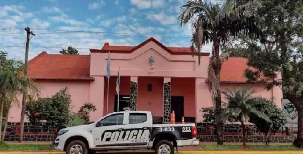 El Pays afirma que libertarios hacen usufructo del Estado que critican imagen-12