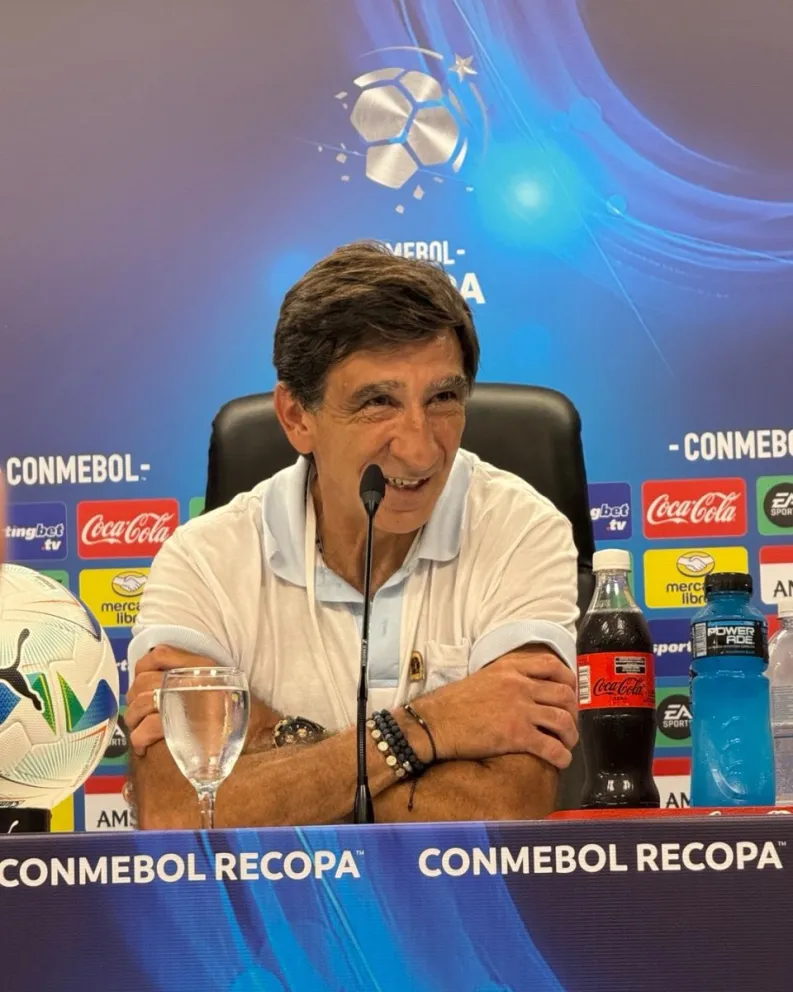Gustavo Costas dejó de ser el técnico de Racing.
