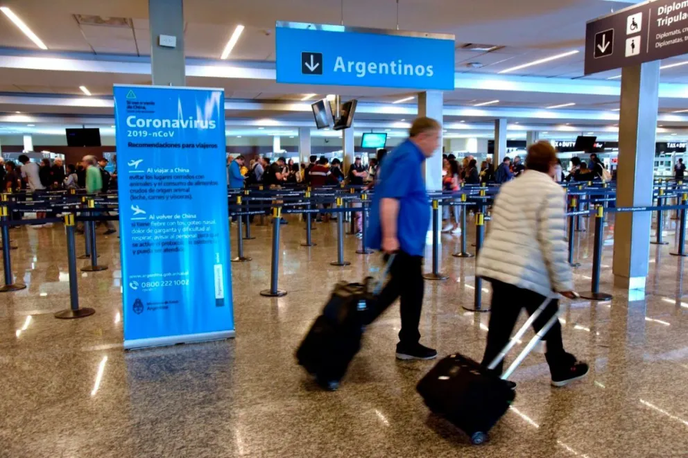 El 51% de los viajes de argentinos al exterior se hizo por avión . 