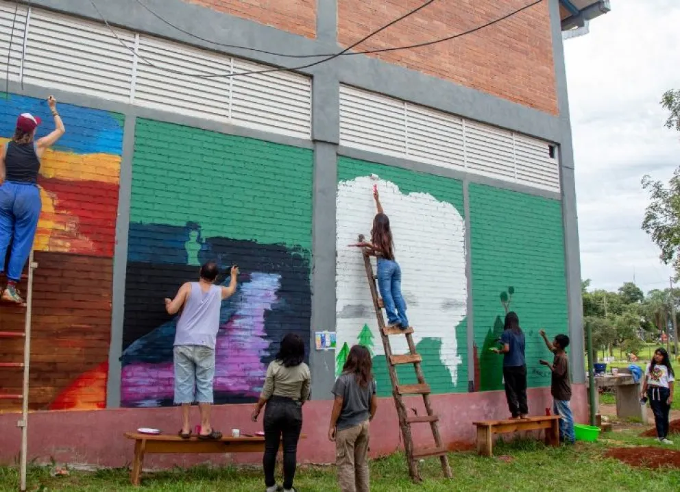 El proyecto del taller de arte joven mbya del BOP 116 se desarrolla en articulación entre la Fundación Hora de Obra y la escuela secundaria EIB. //Foto: Fundación Hora de Obrar.