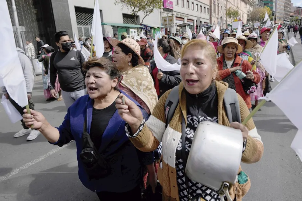 Los manifestantes piden con frecuencia la renuncia del presidente Paz. 