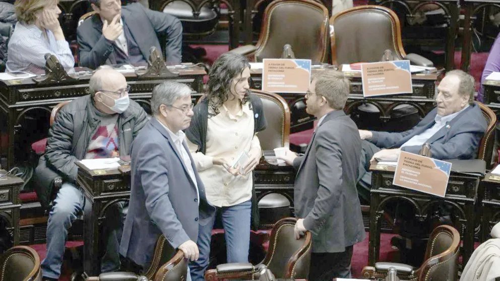 Opositores evalúan alternativas para no perder protagonismo en proyectos.  