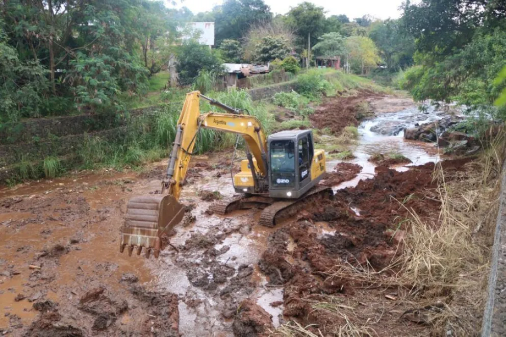 Limpian sectores críticos del arroyo Mbotaby para enfrentar futuras lluvias intensas imagen-6