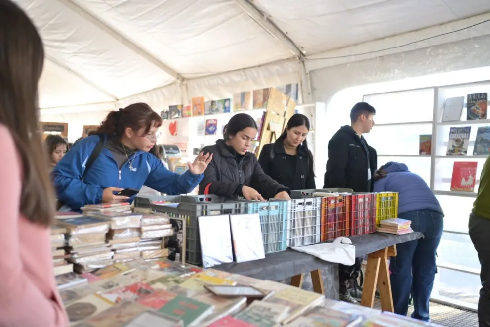 El cuatro tramo de la Costanera será nuevamente el epicentro del encuentro y la cultura con la Feria del Libro de Posadas 2026. Foto: Archivo El Territorio  
