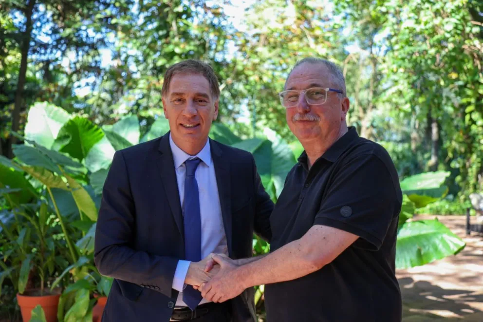 Santilli junto al gobernador Passalacqua.