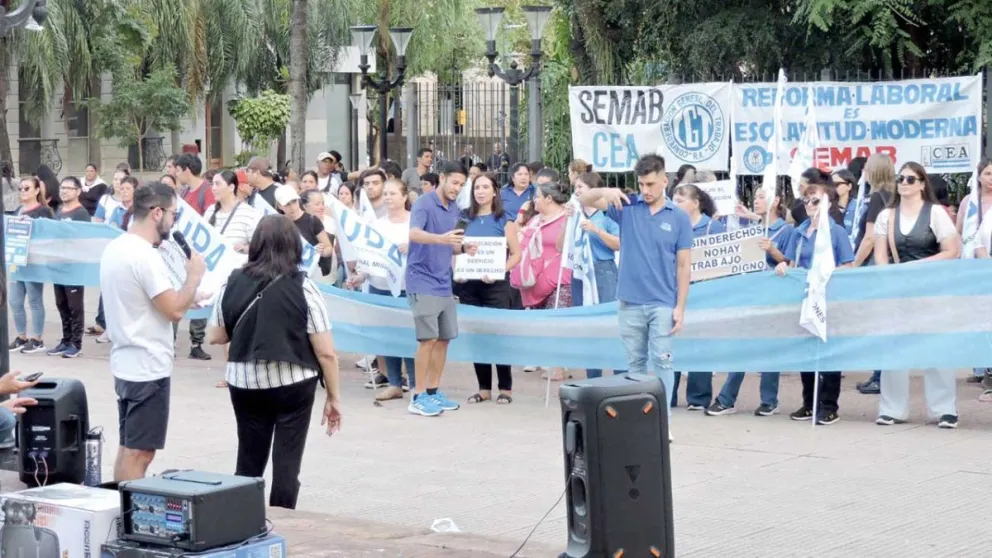 Gremios de Misiones hicieron reclamos al Consejo General de Educación.