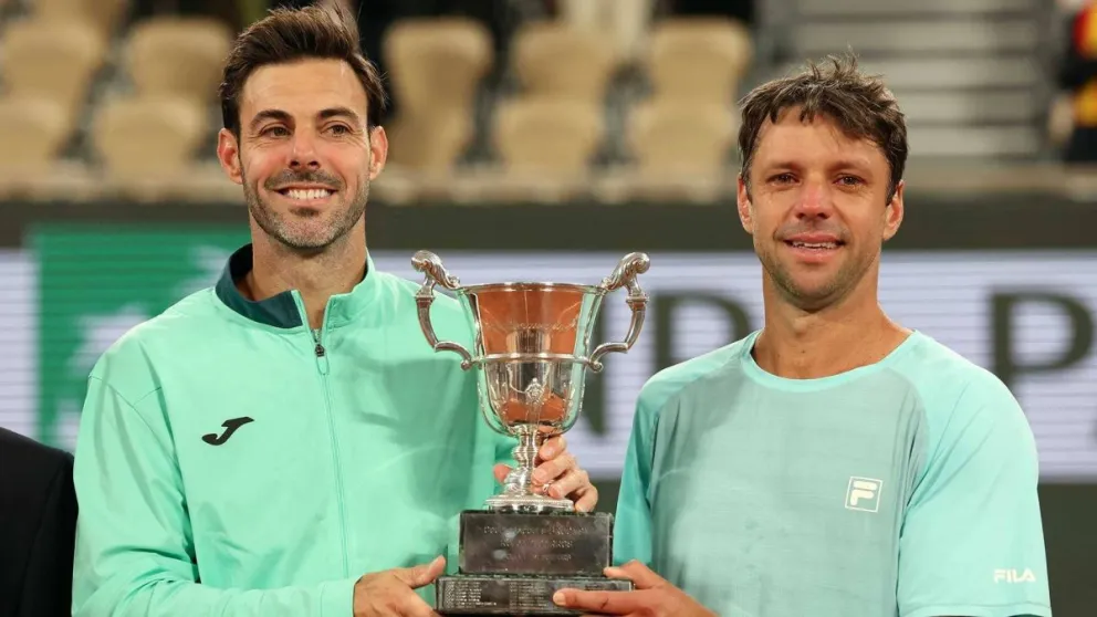 Marcel Granollers y Horacio Zeballos levantaron su tercer trofeo de Grand Slam como dupla este sábado en París. Foto: ATP Tour