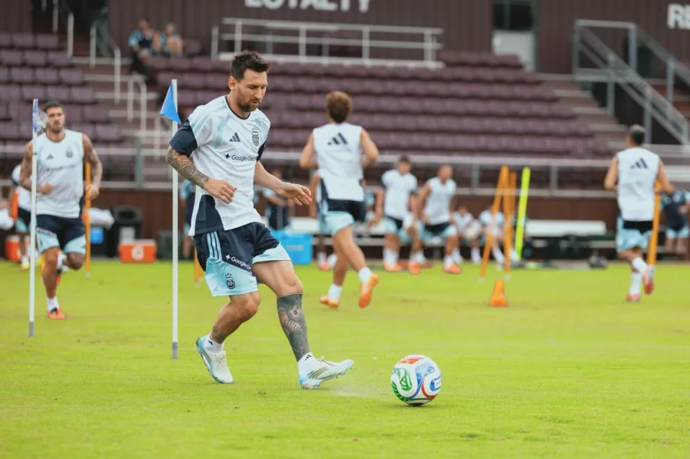 Se esperan cambios en la alineación del equipo titular y hay posibilidades de que Lionel Messi sume minutos de juego. //Foto: AFA-Selección.