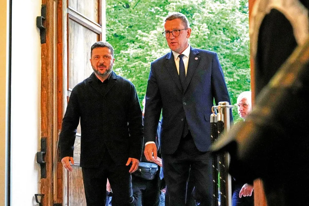 Volodimir Zelenski y Alar Karis se reunieron ayer en Tallín.  