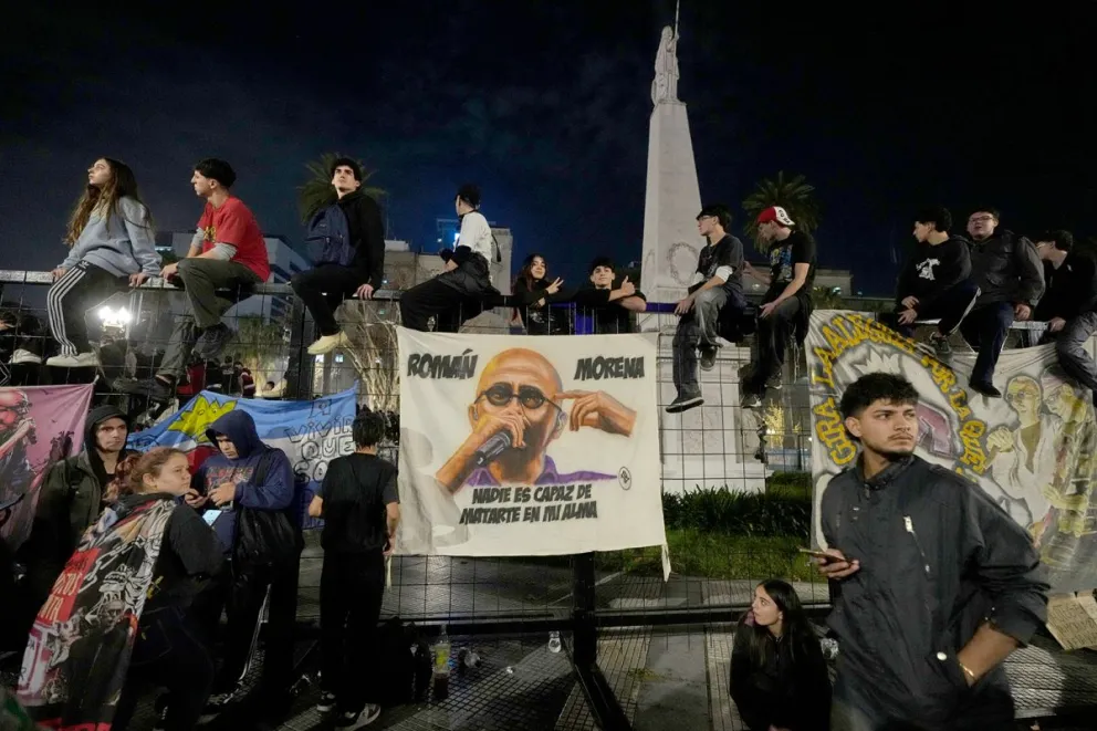 Cerca de 300.000 personas de todo el país participaron en el funeral del músico.