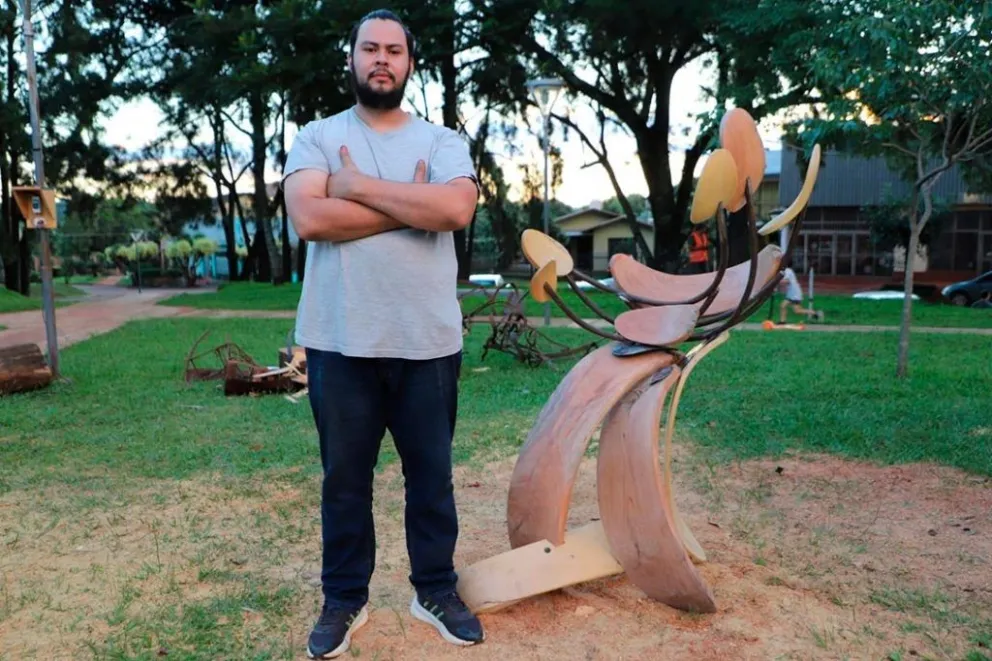 El artista obereño Francisco Gustavo López fue el ganador del Premio del Jurado en la primera edición de la Bienal Cainguás.  