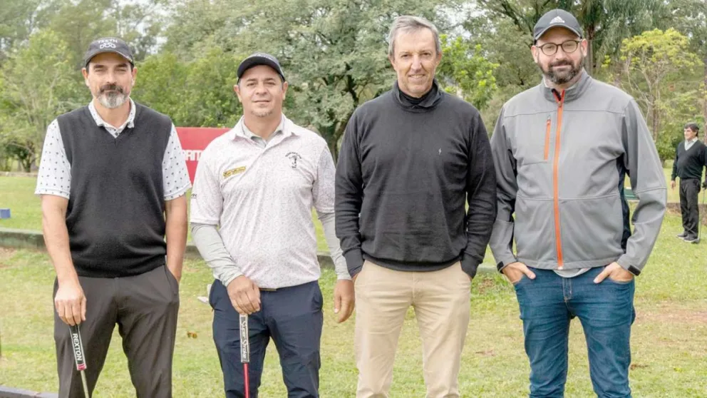 Jorge Bondarenco, Ariel Bonifato, Crispín Beitia y Pablo Ciejovicz, jornada de golf en el Tacurú.