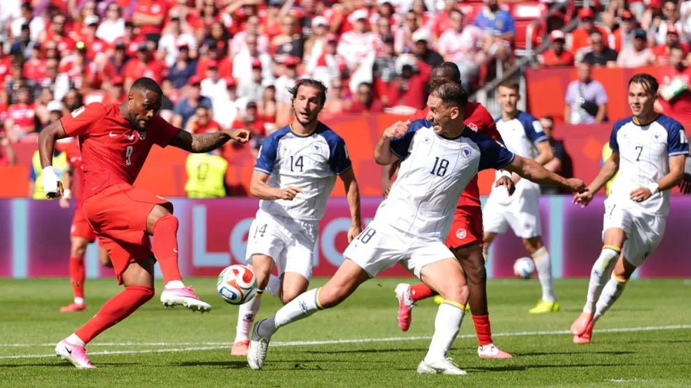 Larin salvó el debut de Canadá y le dio su primer punto mundialista. Foto: AP