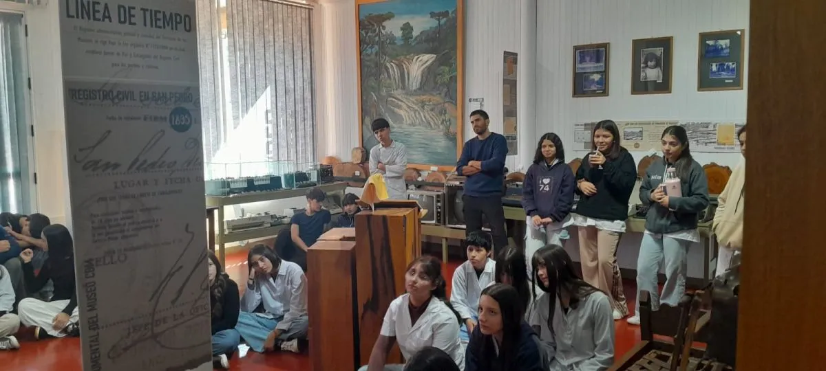 Con inteligencia artificial, estudiantes reconstruyeron la historia de San Pedro y fortalecieron el sentido de pertenencia
